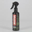 mo102992-hd-0002.jpg| PULISCI VISIERA MOTUL HELMETVISOR CLEAN 250ml