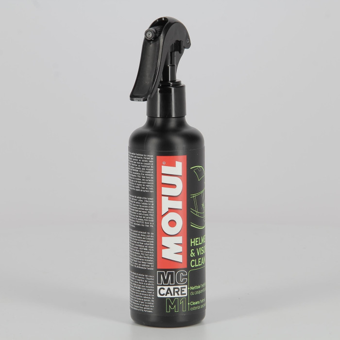 mo102992-hd-0004.jpg| PULISCI VISIERA MOTUL HELMETVISOR CLEAN 250ml