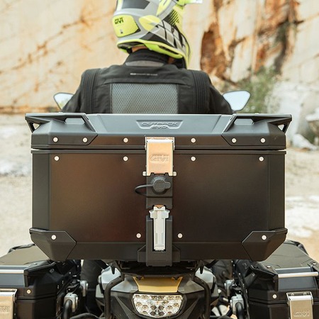 Givi Outback EVO: the top-of-the-range suitcases have been renewed